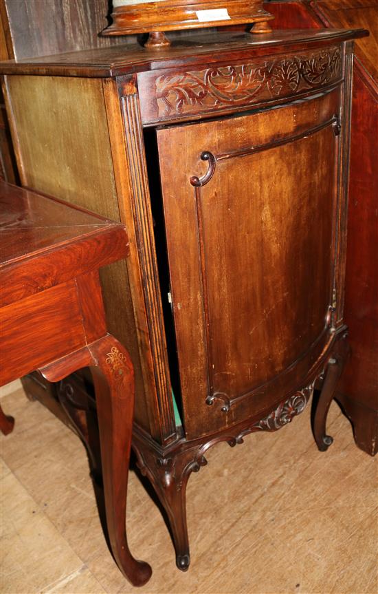 Small mahogany bow front cupboard(-)